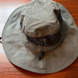 Columbia Unisex One size fits all vented nylon  hat.